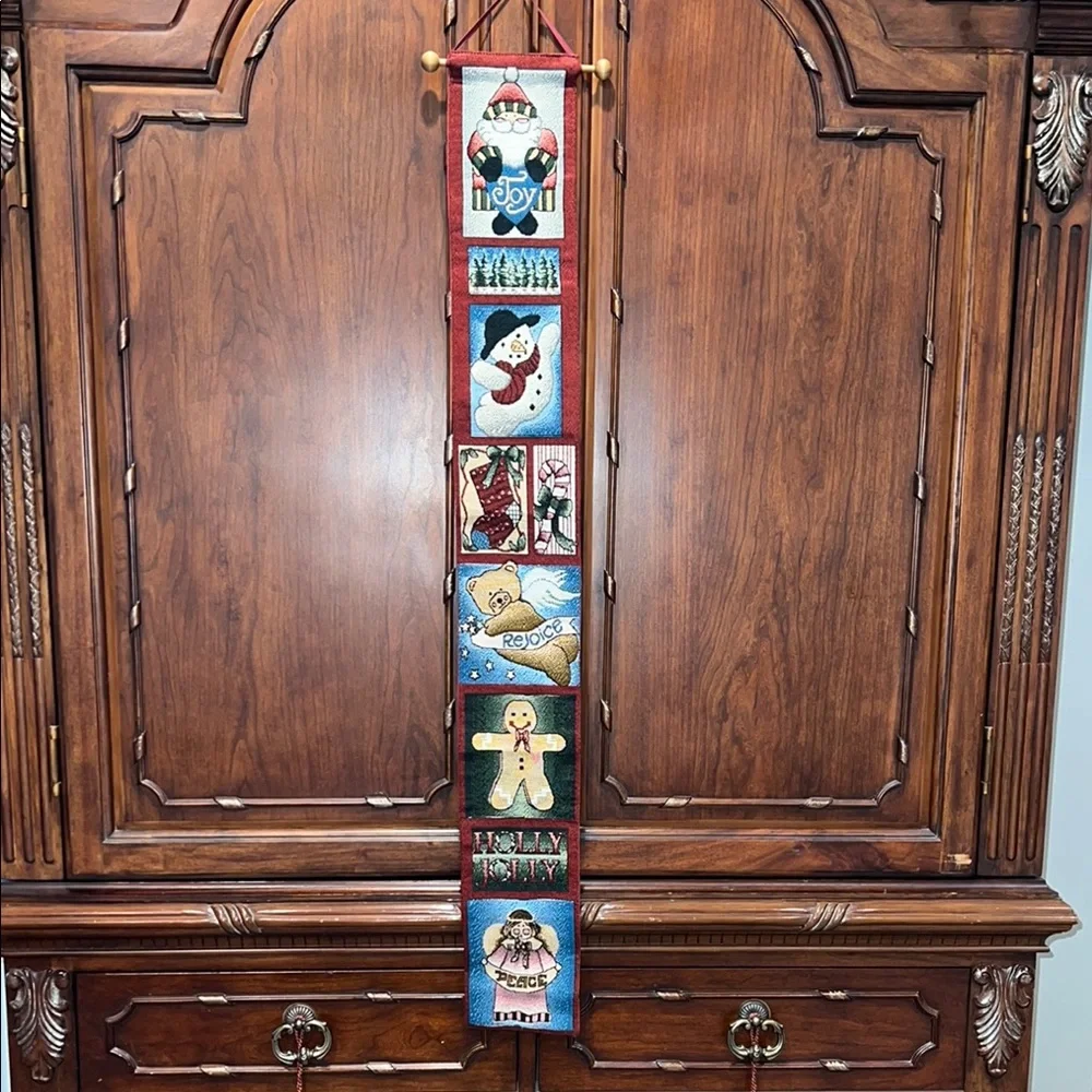 Festive Holiday Wall Hanging Decor